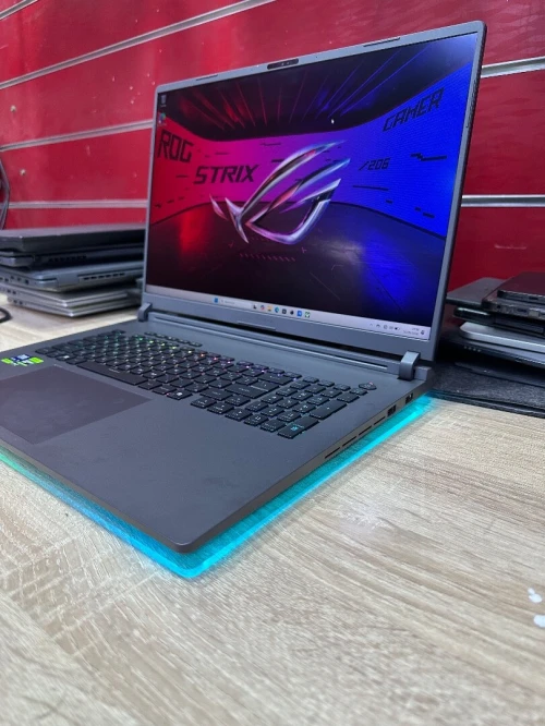 Asus strix G18 ultra 9 275Hx 32gb ram 1tr ssd Rtx 5080 (16gb) Lecron 18 pouces