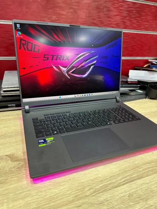Asus strix G18 ultra 9 275Hx 32gb ram 1tr ssd Rtx 5080 (16gb) Lecron 18 pouces