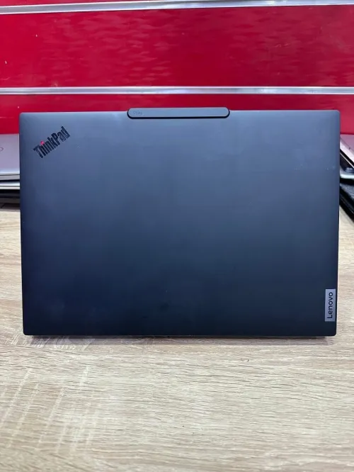 Pc portable p14s workstaion amd Rayzen 7 8840hs 16 gb ram 512 ssd Lecron 14.5 pouces with amd Radeon graphics 780m avec chargeur original