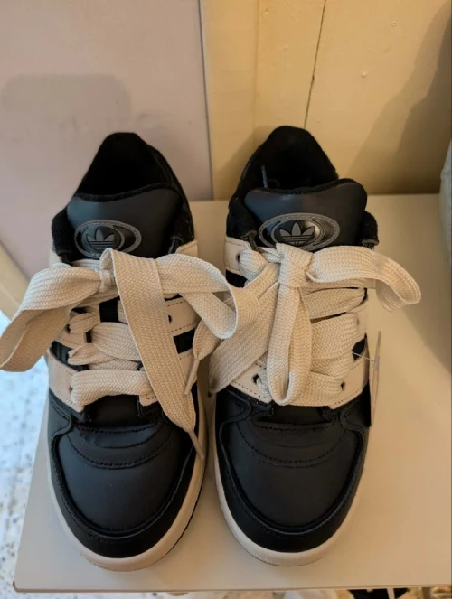 Adidas forum 2000