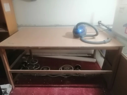 Table en bois utile pour travail 