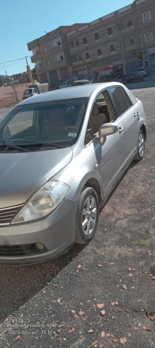 Nissan Tiida 4 portes 2008 Tiida 4 portes