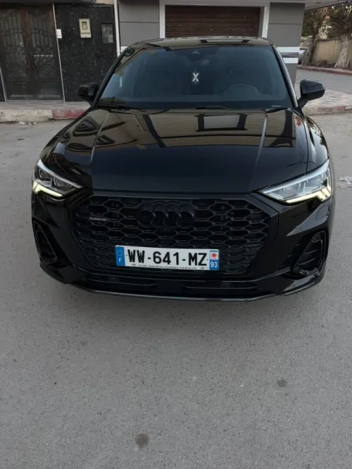 Audi Q3 2024 S-line black édition