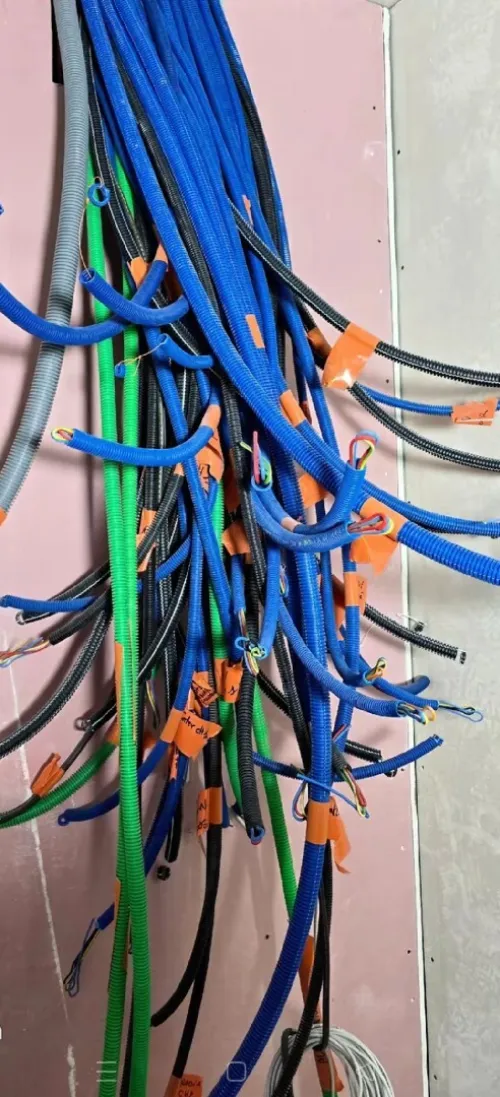Électricien bâtiment et industrielle qualifié