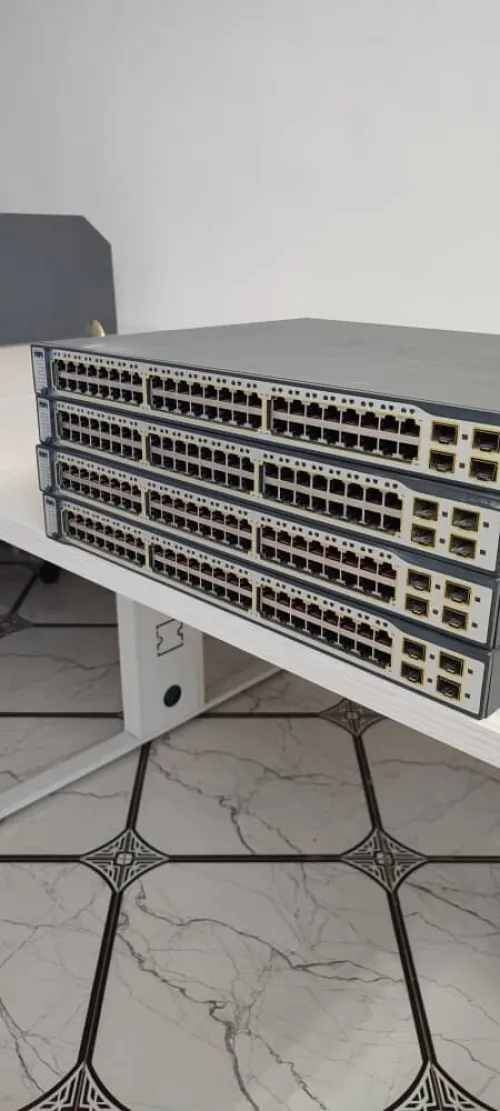 Switch Cisco Catalyst WS-C3750-48PS-S