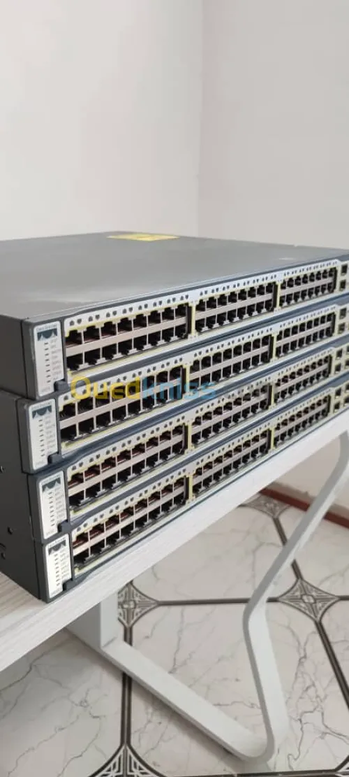 Switch Cisco Catalyst WS-C3750-48PS-S