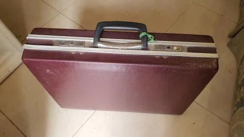 Valise diplomatique vintage avec clé