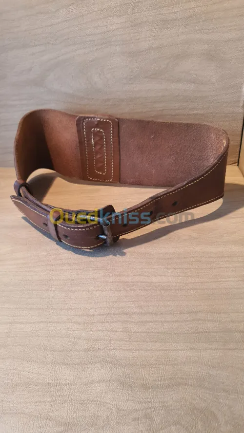 Ceinture de musculation, haltérophilie et même de chantier. Ceinture lambaire en cuir. Taille S