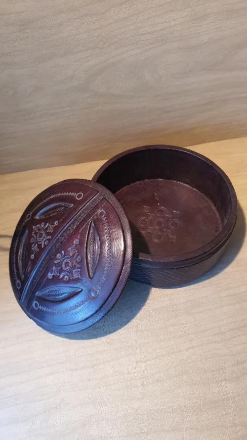 Boite à bijoux en cuir repoussé Touareg avec joli motif, fait main