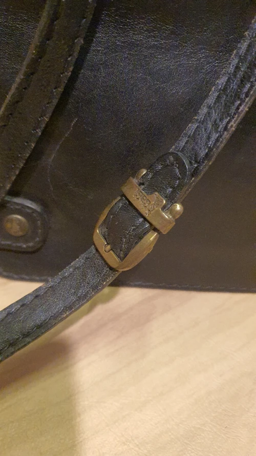 Magnifique sacoche, pochette de luxe italienne en cuir de la marque Ca-Gi.