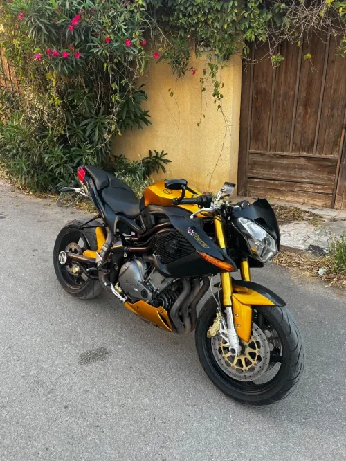 Benelli Benelli TNT 899 Café Racer – 2015 2015
