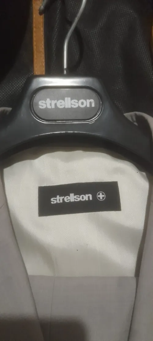 COSTUME marqué  STRELLSON 