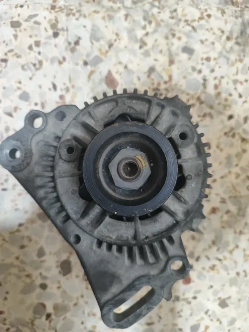 Alternateur Bosch 14V VW / Audi 1.9 TDI (roulement légèrement bruyant)