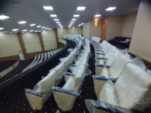 Chaise conférence et théâtre en polyuréthane pied normal et central 