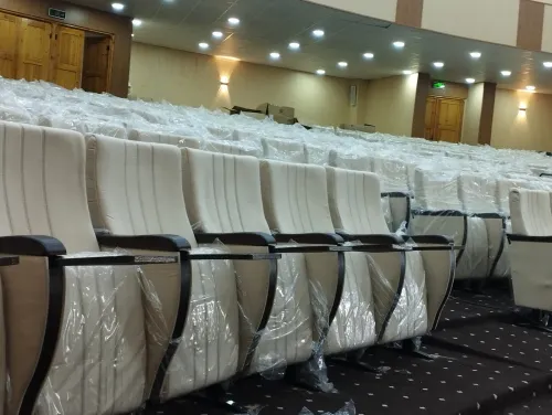 Chaise conférence et théâtre en polyuréthane pied normal et central 