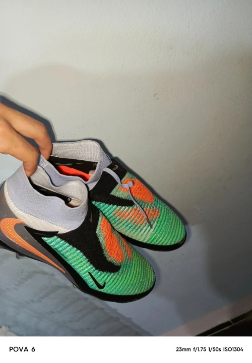 Chaussures NIKE pointeur 43
