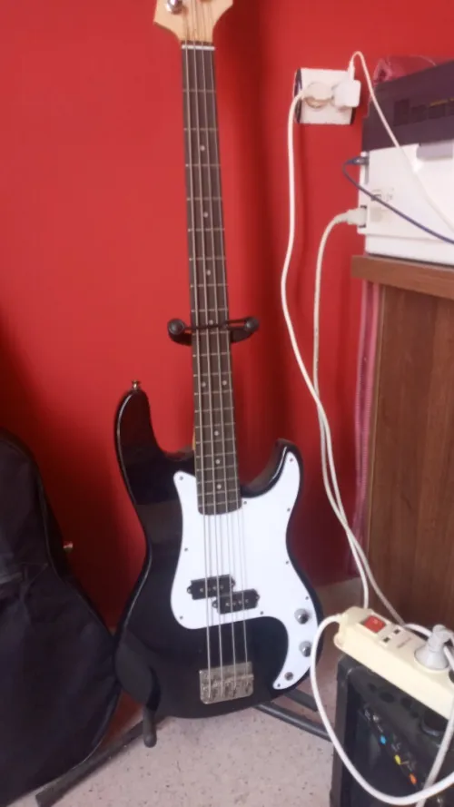 Basse 4 cordes Fender + ampli