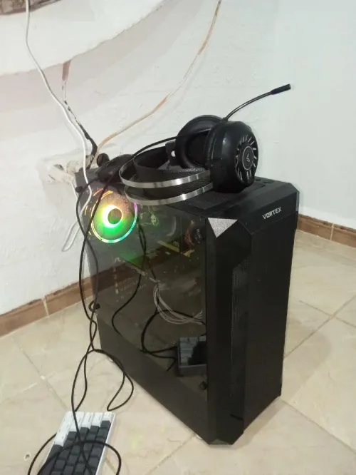 Pc gamer i5 4570 Rx 580 8Vram 16Gb ram .Clavie mechanic jedel kl69 Mouse imice t20 gamer 6600 dpi.
