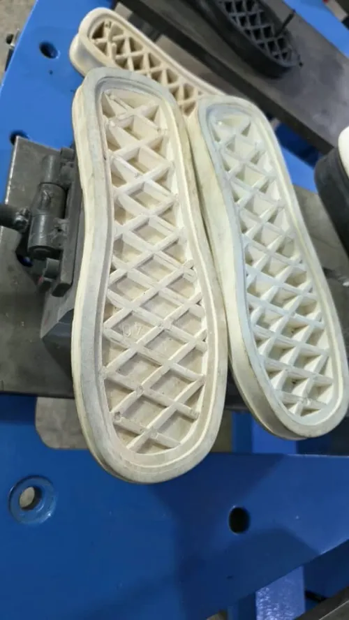 Machine injection pour chaussure 24 poste