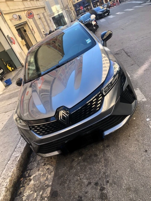 Renault Clio 5  2024 Techno disponible a Marseille immédiate noir, gris, blue stock limite