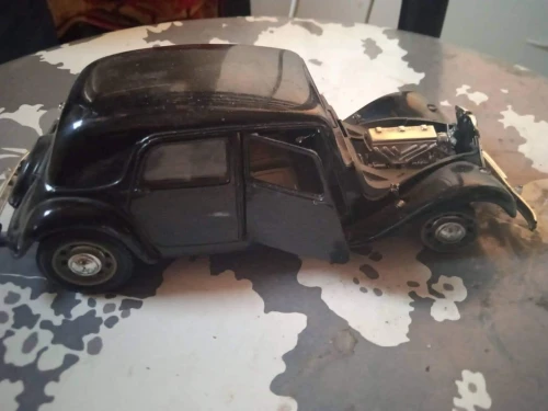 VOITURES MINIATURES DE COLLECTION 