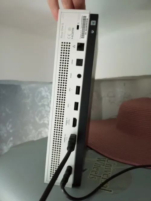 Xbox one s avec les CD es manettes