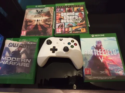 Xbox one s avec les CD es manettes