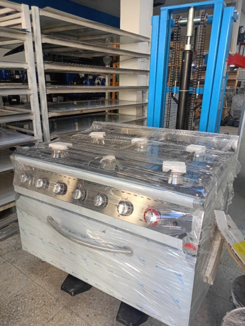 Cuisinier  industrielle 4 et 6 feux