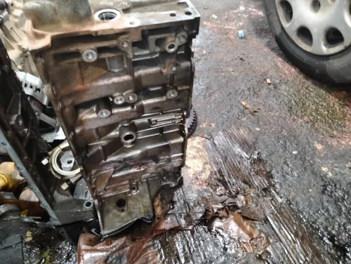 Demi moteur, bloc avec bieles piston chemises d'origine d'occasion de la 206 1.1