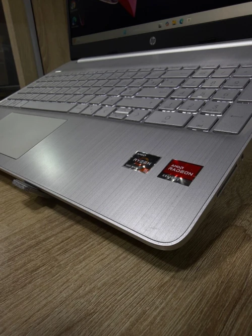 LAPTOP HP 15s | AMD RYZEN 5 5500U | RAM 16Go | SSD 512Go | Écran 15,6 FHD | Clavier Lum