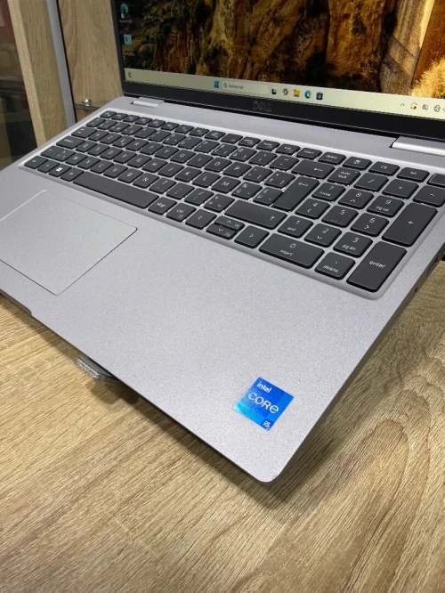 LAPTOP DELL LATITUDE 5530| i5 12eme| RAM 8Go| SSD 256Go|Ecran 15,6 FHD | clavier lum| empreinte