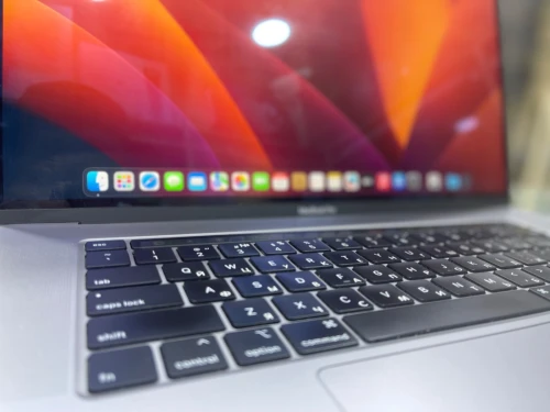 MACBOOK PRO 2019 16inch | i9 8 cœur | RAM 8 Go | SSD 1 TB | Ecran 16 Pouce 3K | Cycle 984 