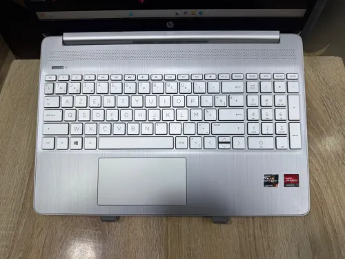 LAPTOP HP 15s | AMD RYZEN 5 5500U | RAM 16Go | SSD 512Go | Écran 15,6 FHD | Clavier Lum