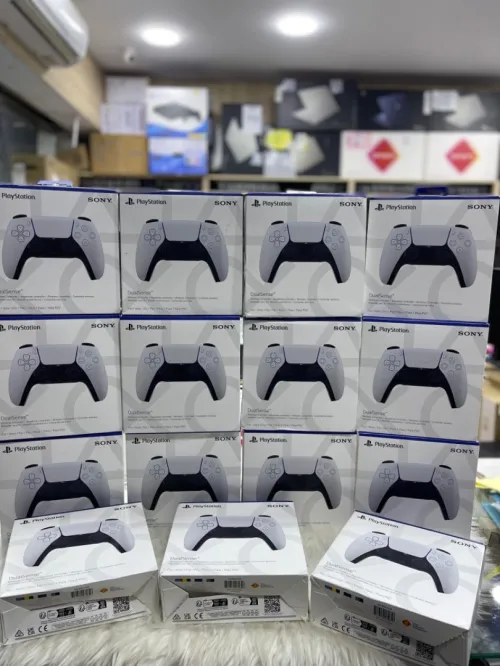 MANETTE PS5 neuf JAMAIS UTULISER 