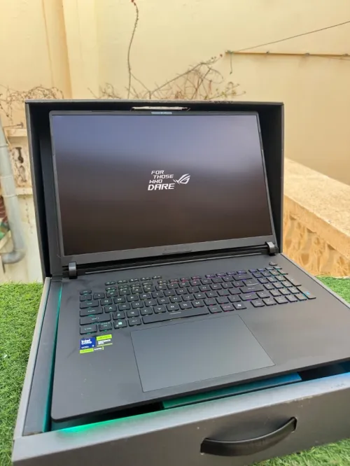 ASUS ROG Strix SCAR 18, Ultra 9 275HX, RTX 5090 24GB, 64GB RAM, 2TB SSD Platinum