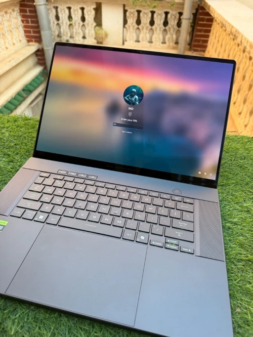 ASUS ROG Zephyrus G16 / Ultra 9 285Hx/ RTX 5070/RAM: 16GB