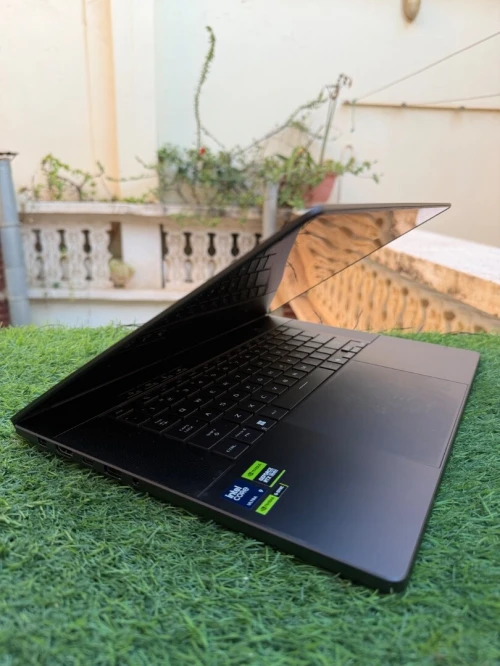 ASUS ROG Zephyrus G16 / Ultra 9 285Hx/ RTX 5070/RAM: 16GB