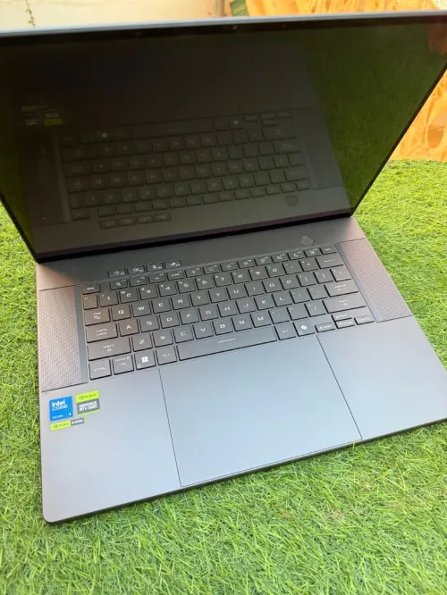ASUS ROG Zephyrus G16 / Ultra 9 285Hx/ RTX 5070/RAM: 16GB