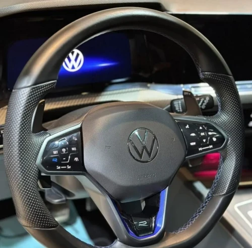 location de voiture Volkswagen Golf R 2024