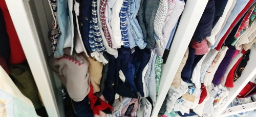 Vend vêtements er chaussures Homme ,Femme et Enfants CABA VENUS DE L'ESPAGNE EN GROS ET DETALLE .