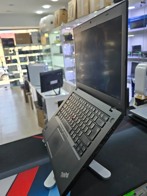 Lenovo thinkpad T450 i5 5300u ram 8gb ssd 256gb
