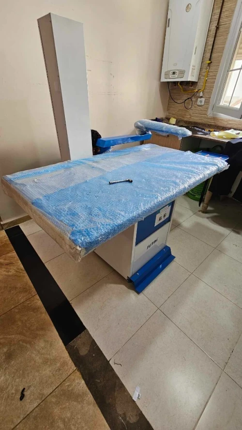 Table de repassage aspirante et chauffante carré طاولة حدادة مستطيلة