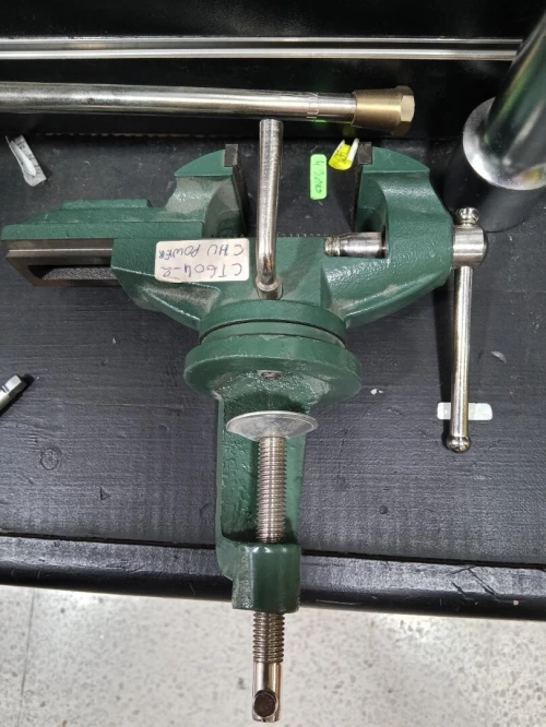 Étaux pince établi sur rotule ouverture 75mm