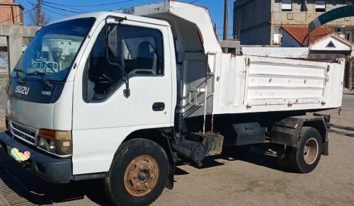 Isuzu NPR benne 2002