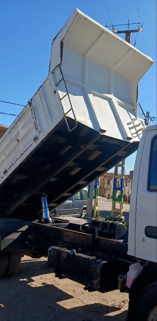 Isuzu NPR benne 2002