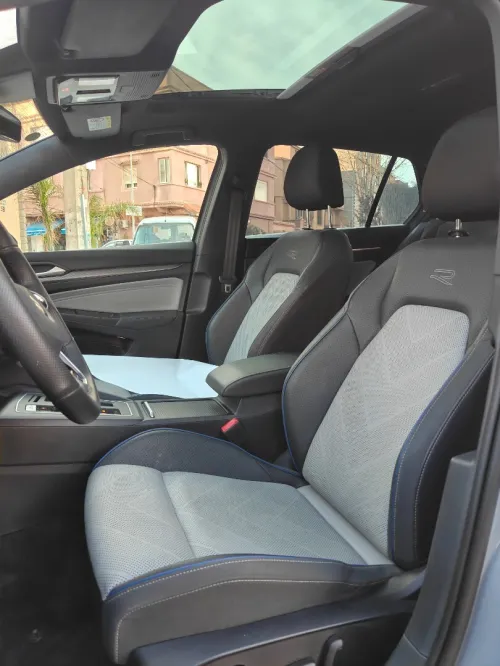 Volkswagen Golf 8 2025 R-Line