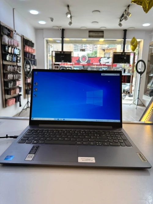 PC PORTABLE Lenovo i3 8/512GB