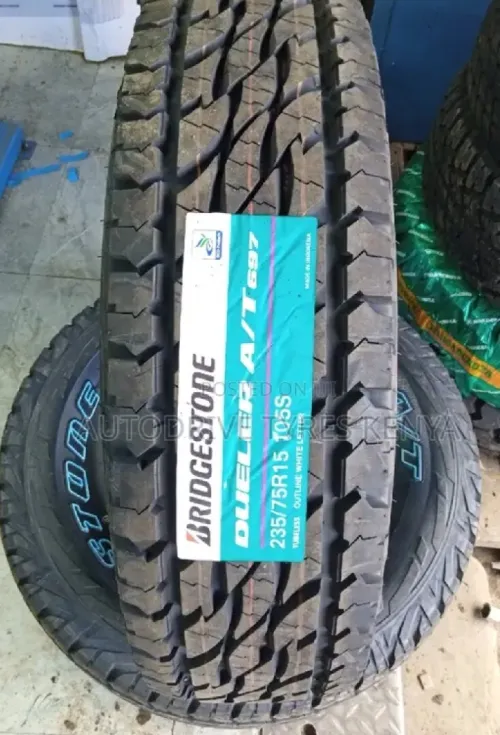04 Pneus 235/75R15 AT Bridgestone