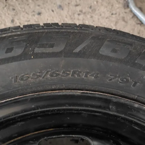 Pneu Roue de secours 14 avec jantes 5 goujons