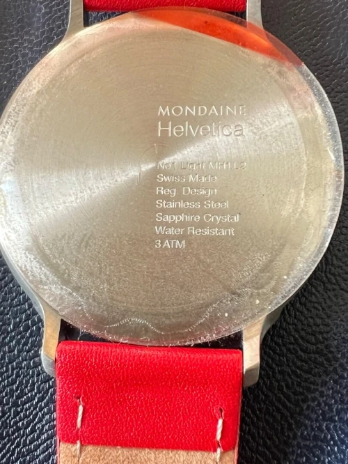 Montre Mondaine Helvetica Light, Montre en Cuir Rouge Original Swiss made  
